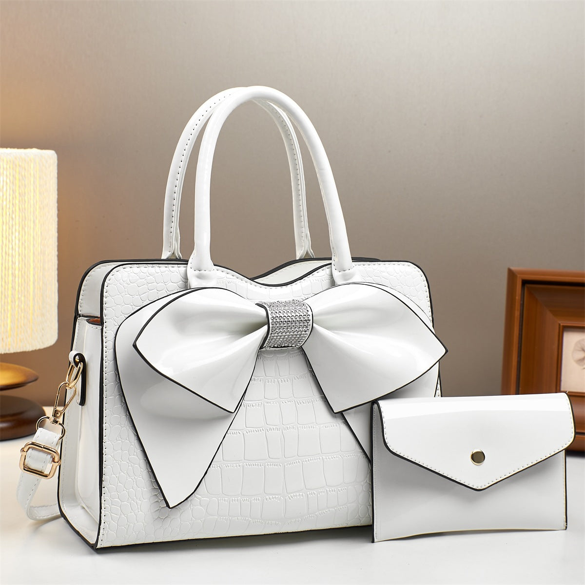 Fashionable Crocodile-Print Bow Bucket Bag Patent Leather Glossy Crossbody Bag Yiwu Ruijia Auto Supplies Co., Ltd.