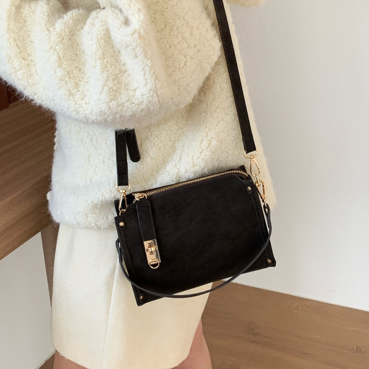 👜✨ Sac bandoulière urbain minimaliste – Style chic & essentiel du quotidien Yiwu Ruijia Auto Supplies Co., Ltd.