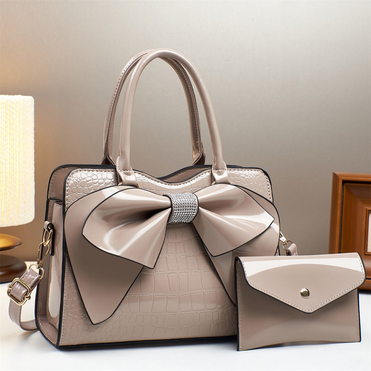 Fashionable Crocodile-Print Bow Bucket Bag Patent Leather Glossy Crossbody Bag Yiwu Ruijia Auto Supplies Co., Ltd.