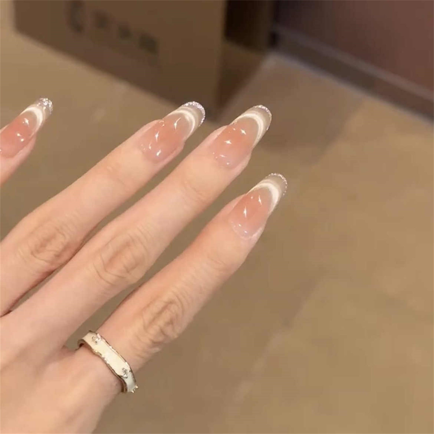 Set 24 Faux Ongles Ovales Faits Main – Colle Jelly &amp; Dissolvant Inclus, 4 Tailles 💅✨ Yiwu Ruijia Auto Supplies Co., Ltd.